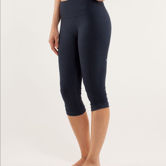 lululemon athletica Pants - Lululemon ‘In The Flow Crop’ Fitted Cropped Size 4